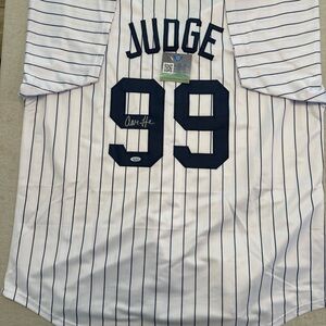 Autographed Aaron judge jersey size XL with COA
